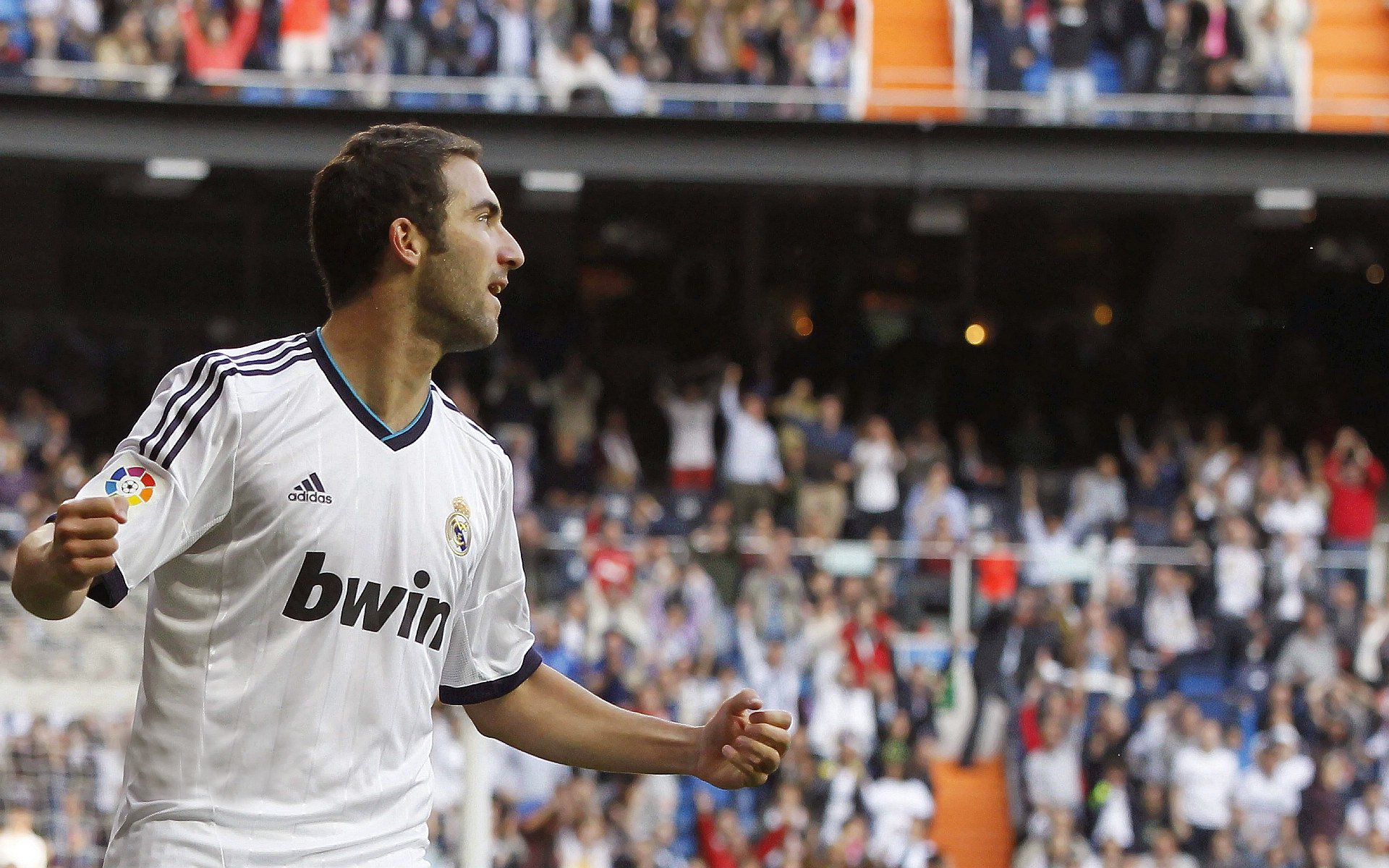 西甲攻防激烈：精彩瞬间层出不穷！，西甲防守强度